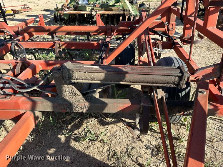 image for item NP9621 Sunflower 5531-34  field cultivator