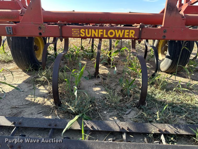 image for item NP9621 Sunflower 5531-34  field cultivator