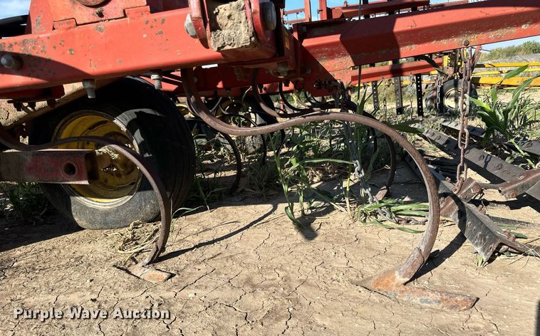 image for item NP9621 Sunflower 5531-34  field cultivator