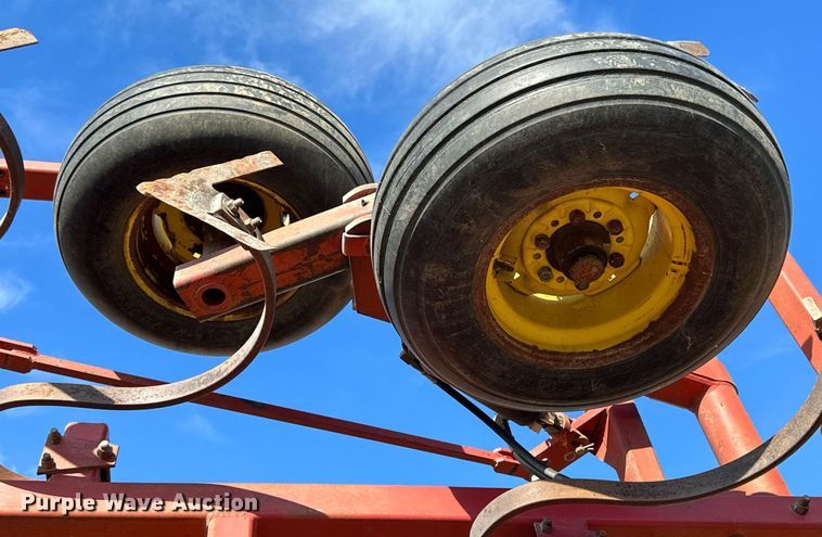 image for item NP9621 Sunflower 5531-34  field cultivator