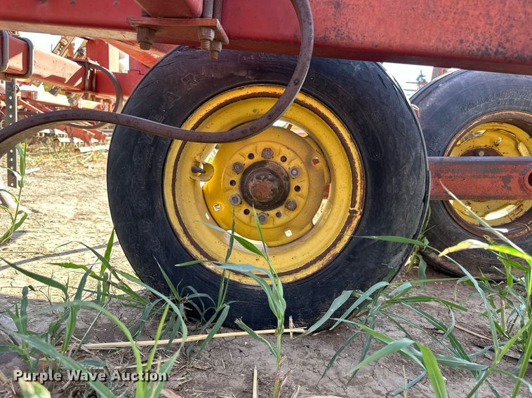 image for item NP9621 Sunflower 5531-34  field cultivator