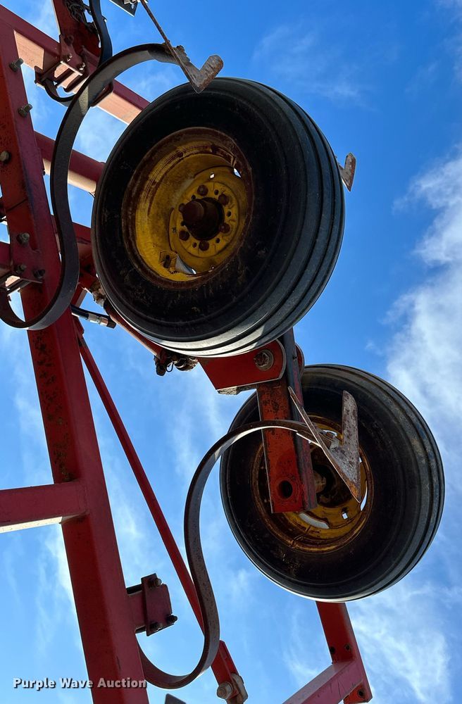 image for item NP9621 Sunflower 5531-34  field cultivator