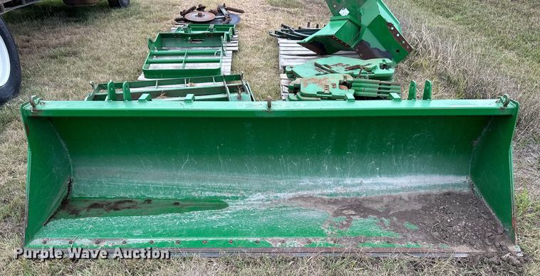 image for item NP9624 John Deere  9' W bucket
