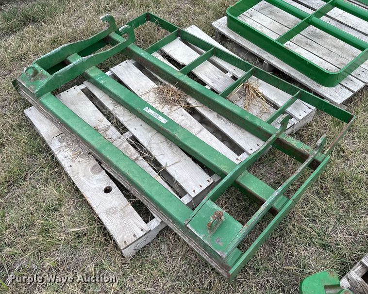 image for item NP9626 John Deere  fork carriage