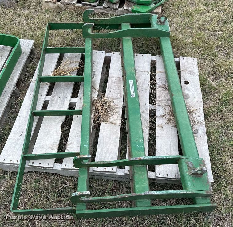 image for item NP9626 John Deere  fork carriage