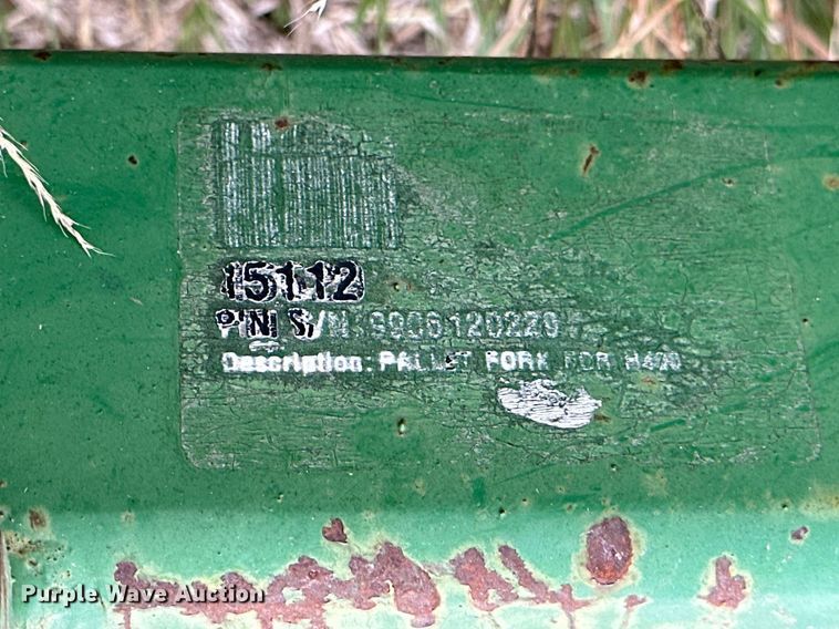 image for item NP9626 John Deere  fork carriage