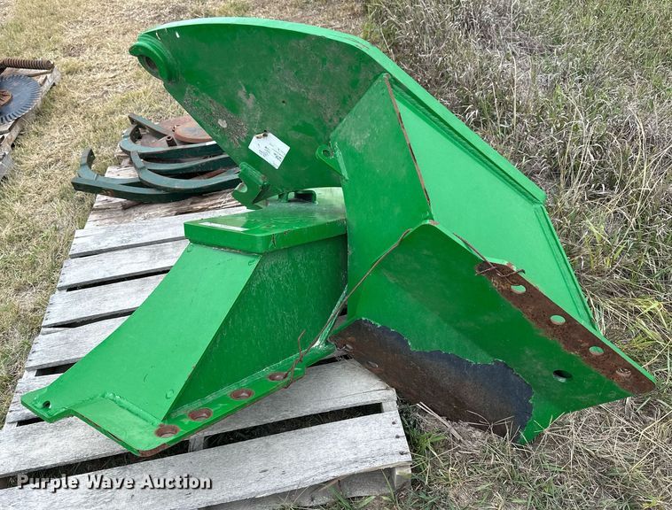 image for item NP9630 John Deere  mounting frame