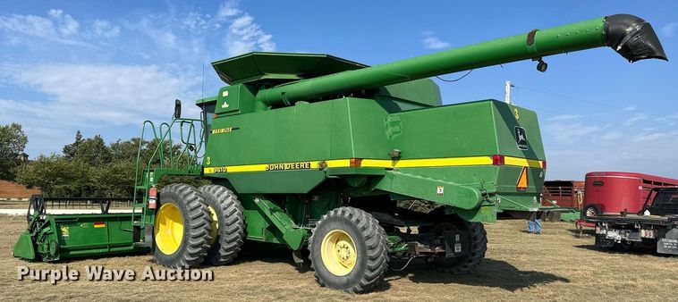 image for item NP9633 1998 John Deere 9610  RWA combine