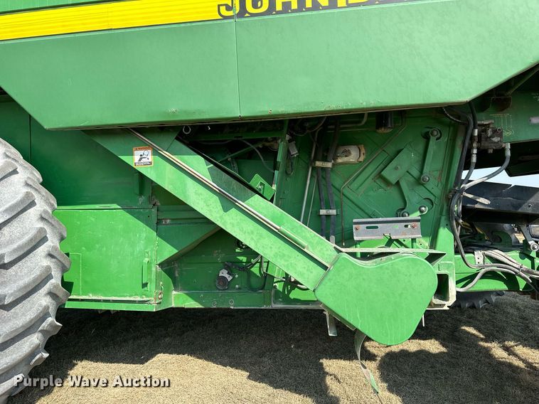 image for item NP9633 1998 John Deere 9610  RWA combine