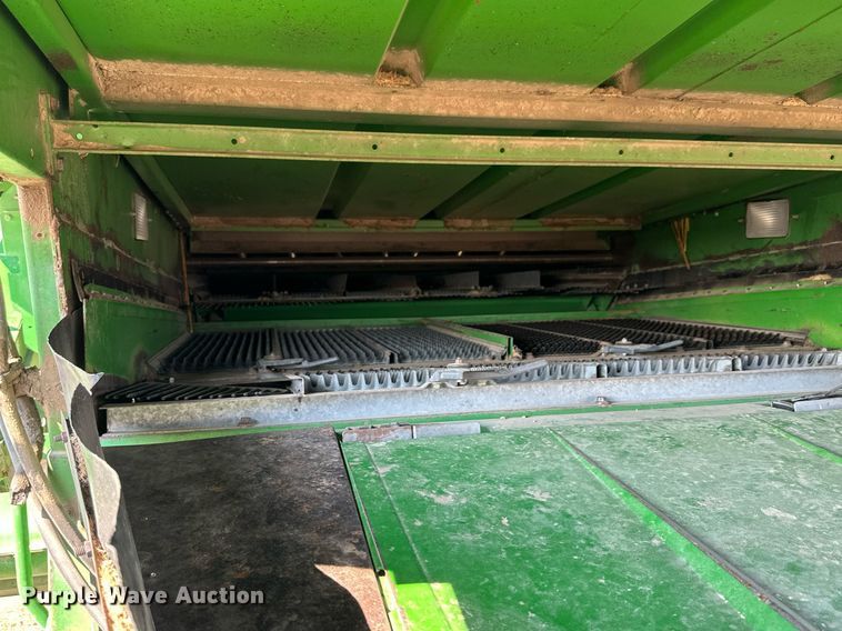 image for item NP9633 1998 John Deere 9610  RWA combine