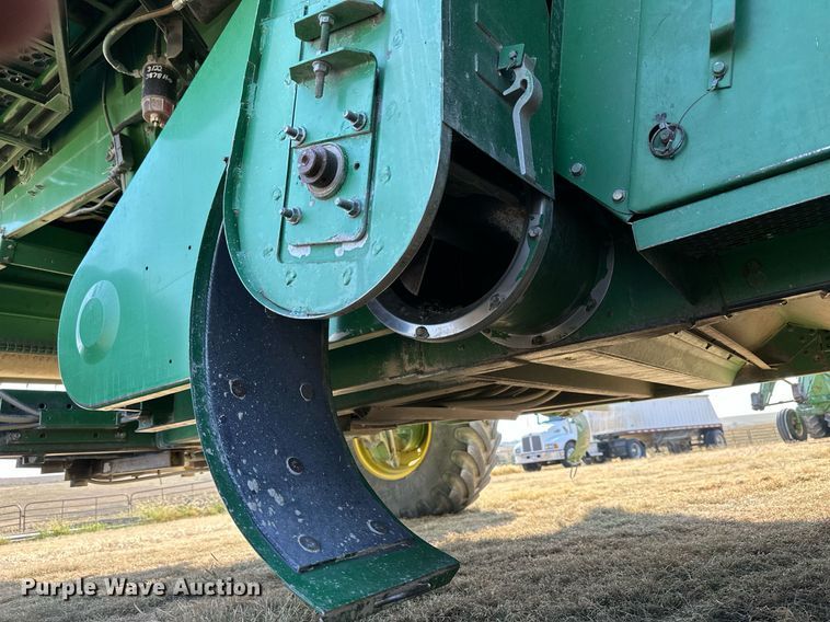 image for item NP9633 1998 John Deere 9610  RWA combine