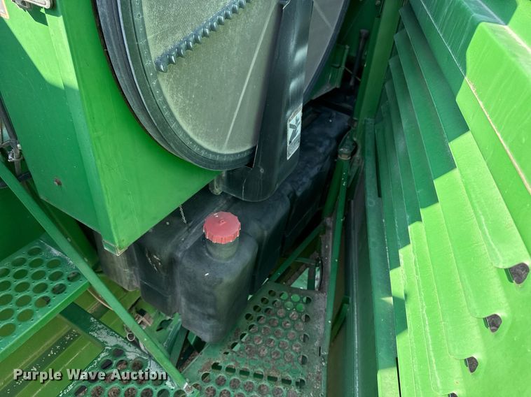 image for item NP9633 1998 John Deere 9610  RWA combine