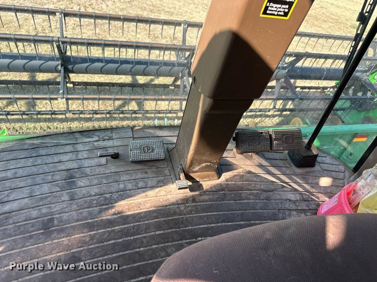 image for item NP9633 1998 John Deere 9610  RWA combine