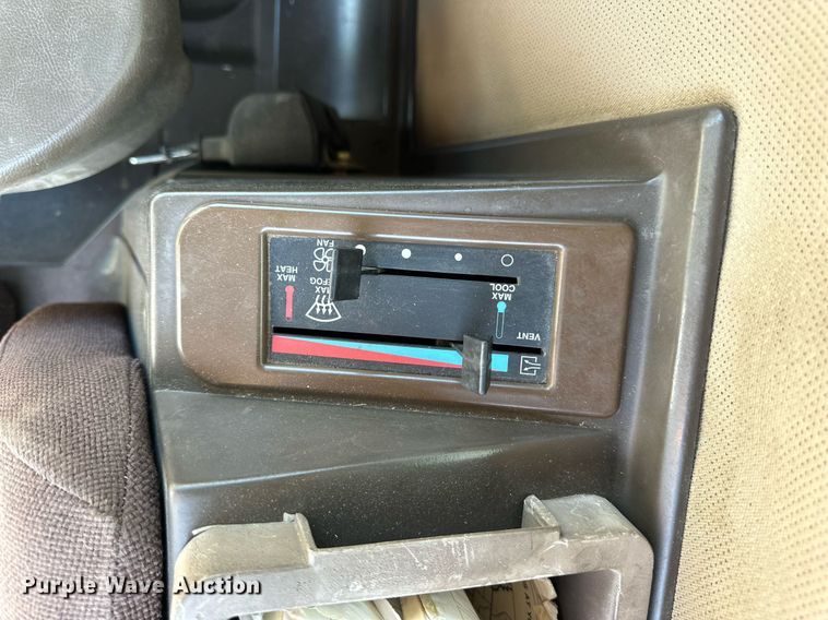 image for item NP9633 1998 John Deere 9610  RWA combine