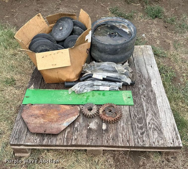 image for item NP9636 John Deere 1590  grain drill