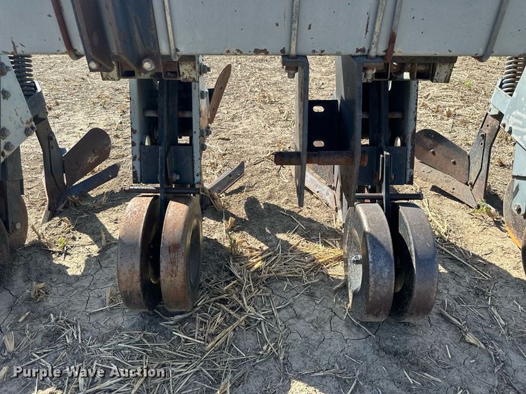 image for item NP9637 Hiniker 5000  row crop cultivator