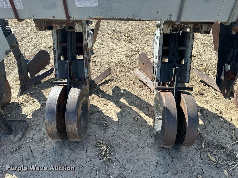 image for item NP9637 Hiniker 5000  row crop cultivator