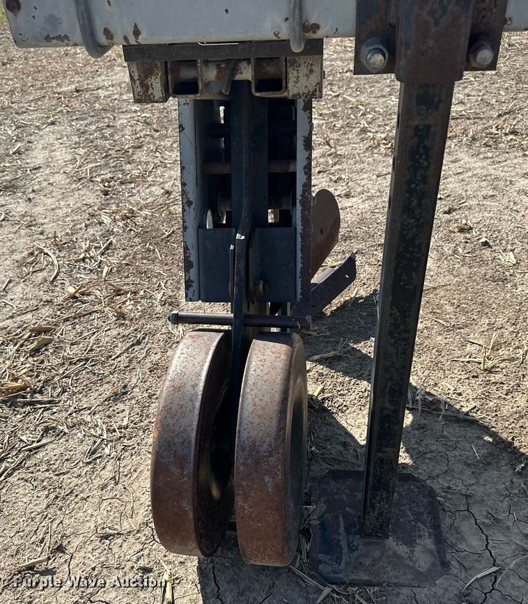 image for item NP9637 Hiniker 5000  row crop cultivator