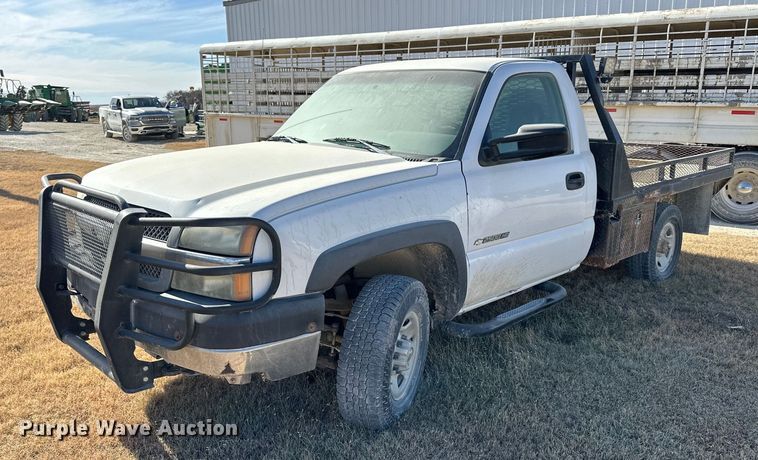 image for item OK9176 2003 Chevrolet Silverado 2500HD  flatbed pickup truck