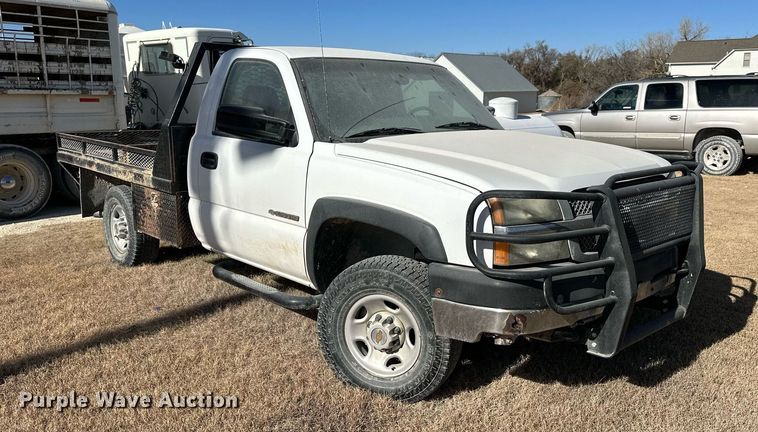 image for item OK9176 2003 Chevrolet Silverado 2500HD  flatbed pickup truck