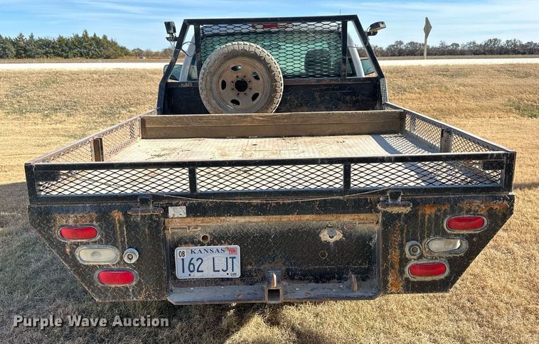 image for item OK9176 2003 Chevrolet Silverado 2500HD  flatbed pickup truck