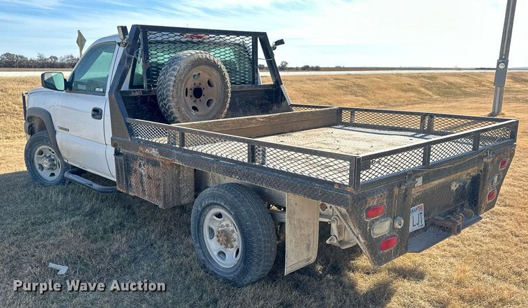 image for item OK9176 2003 Chevrolet Silverado 2500HD  flatbed pickup truck