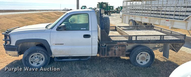 image for item OK9176 2003 Chevrolet Silverado 2500HD  flatbed pickup truck