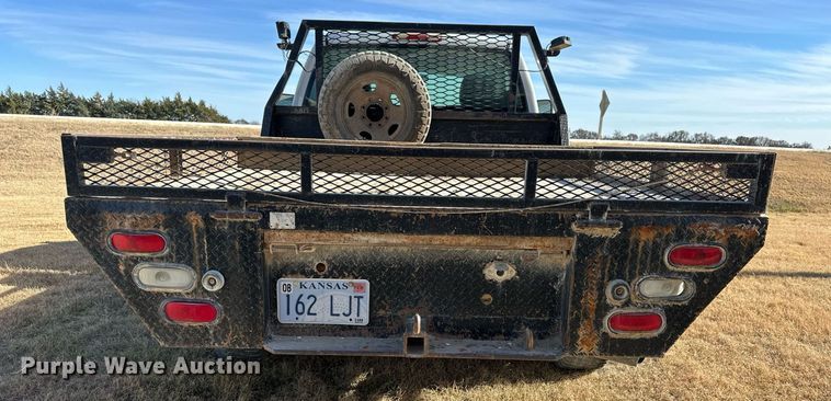 image for item OK9176 2003 Chevrolet Silverado 2500HD  flatbed pickup truck