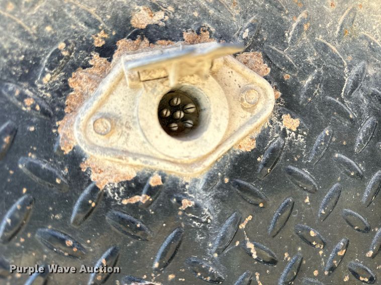 image for item OK9176 2003 Chevrolet Silverado 2500HD  flatbed pickup truck