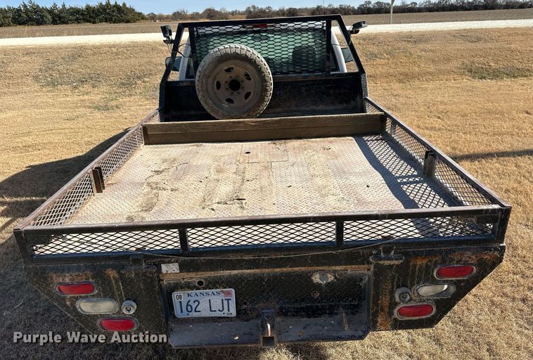 image for item OK9176 2003 Chevrolet Silverado 2500HD  flatbed pickup truck