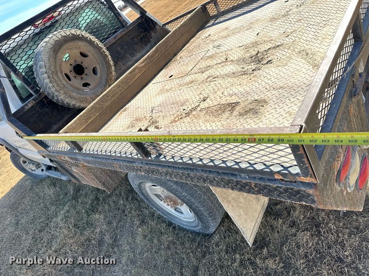 image for item OK9176 2003 Chevrolet Silverado 2500HD  flatbed pickup truck