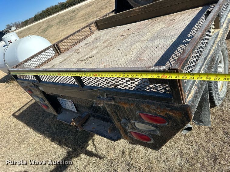 image for item OK9176 2003 Chevrolet Silverado 2500HD  flatbed pickup truck