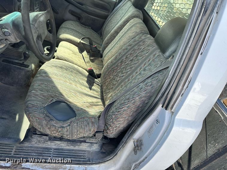 image for item OK9176 2003 Chevrolet Silverado 2500HD  flatbed pickup truck