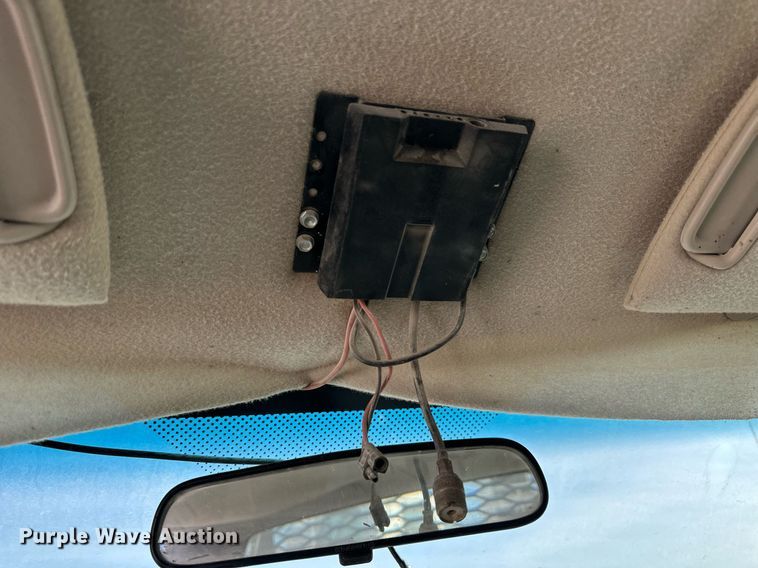 image for item OK9176 2003 Chevrolet Silverado 2500HD  flatbed pickup truck