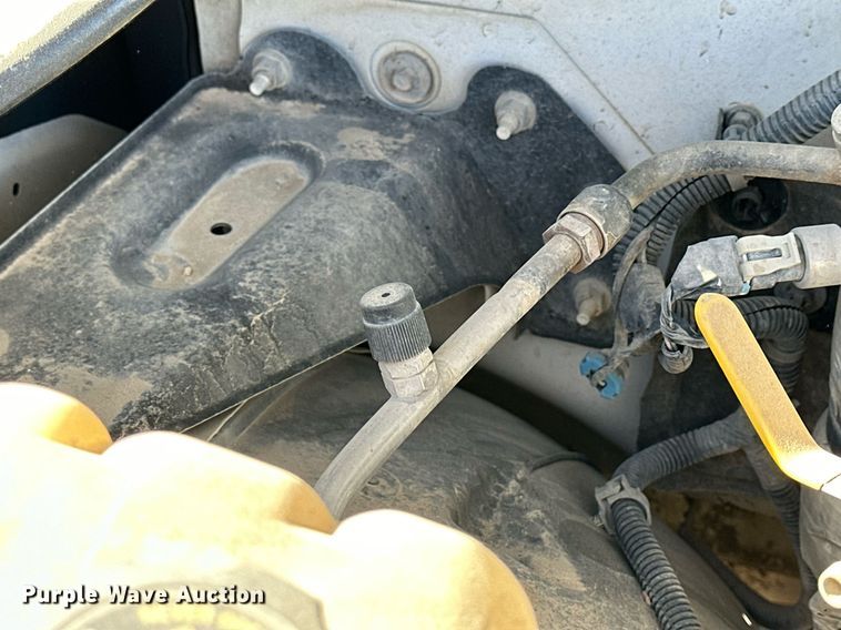 image for item OK9176 2003 Chevrolet Silverado 2500HD  flatbed pickup truck