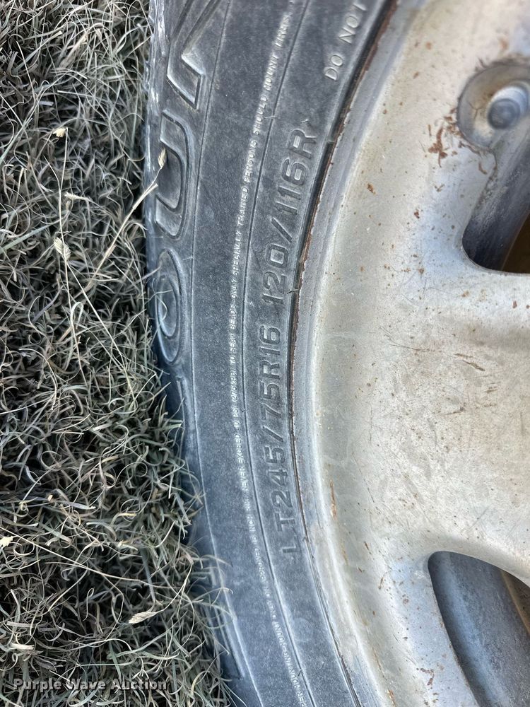 image for item OK9176 2003 Chevrolet Silverado 2500HD  flatbed pickup truck