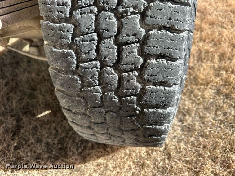 image for item OK9176 2003 Chevrolet Silverado 2500HD  flatbed pickup truck