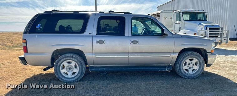 image for item OK9177 2004 Chevrolet Suburban  SUV