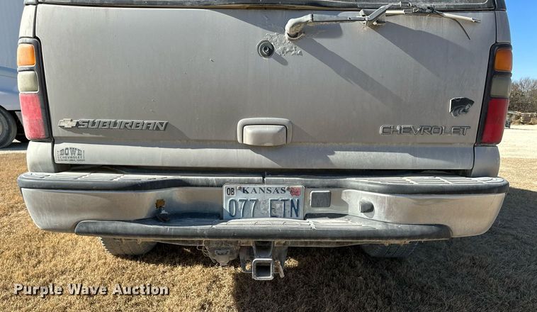 image for item OK9177 2004 Chevrolet Suburban  SUV