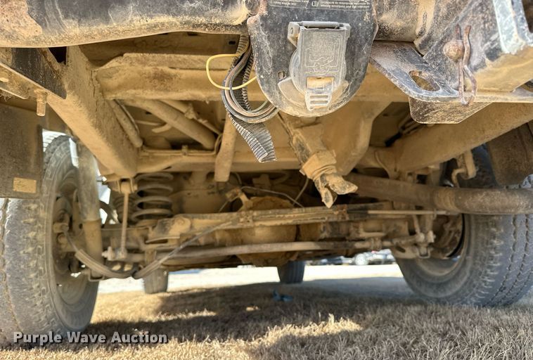 image for item OK9177 2004 Chevrolet Suburban  SUV