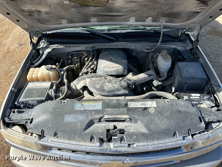 image for item OK9177 2004 Chevrolet Suburban  SUV