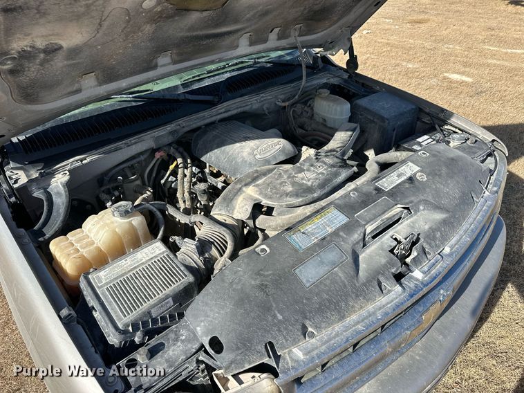 image for item OK9177 2004 Chevrolet Suburban  SUV