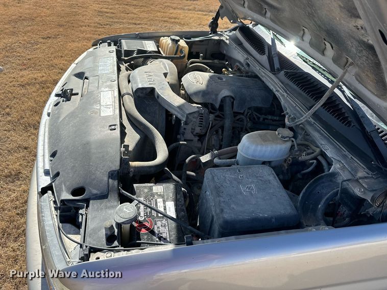 image for item OK9177 2004 Chevrolet Suburban  SUV