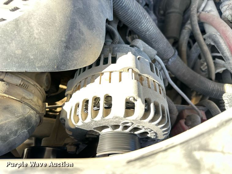 image for item OK9177 2004 Chevrolet Suburban  SUV