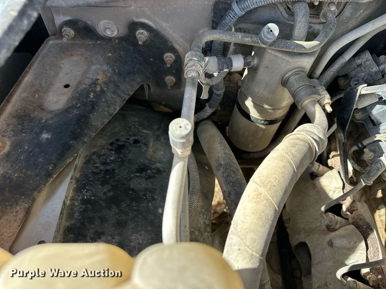 image for item OK9177 2004 Chevrolet Suburban  SUV