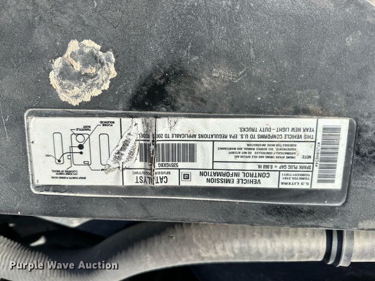 image for item OK9177 2004 Chevrolet Suburban  SUV