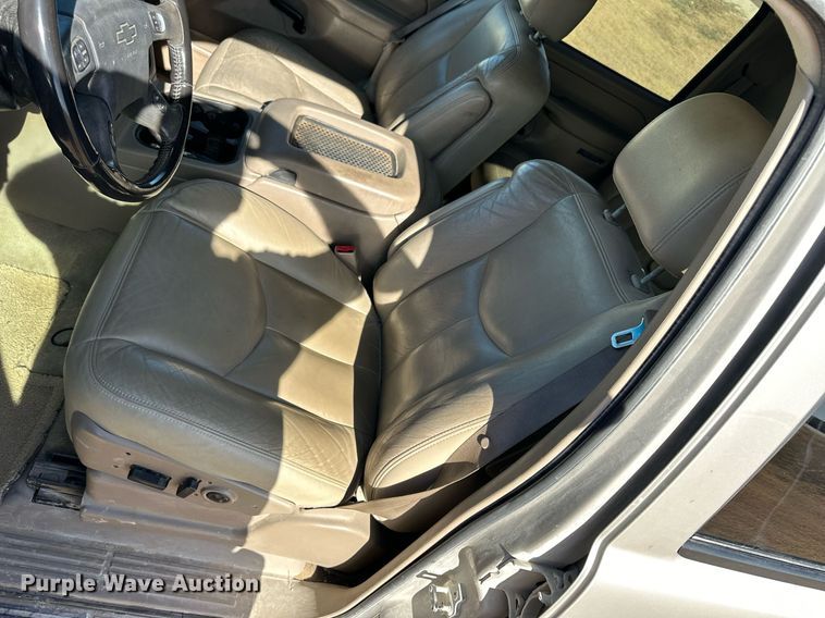 image for item OK9177 2004 Chevrolet Suburban  SUV