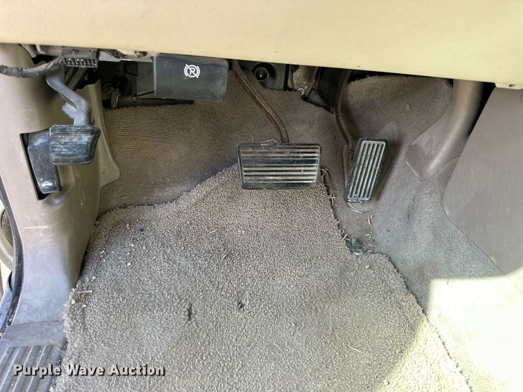 image for item OK9177 2004 Chevrolet Suburban  SUV