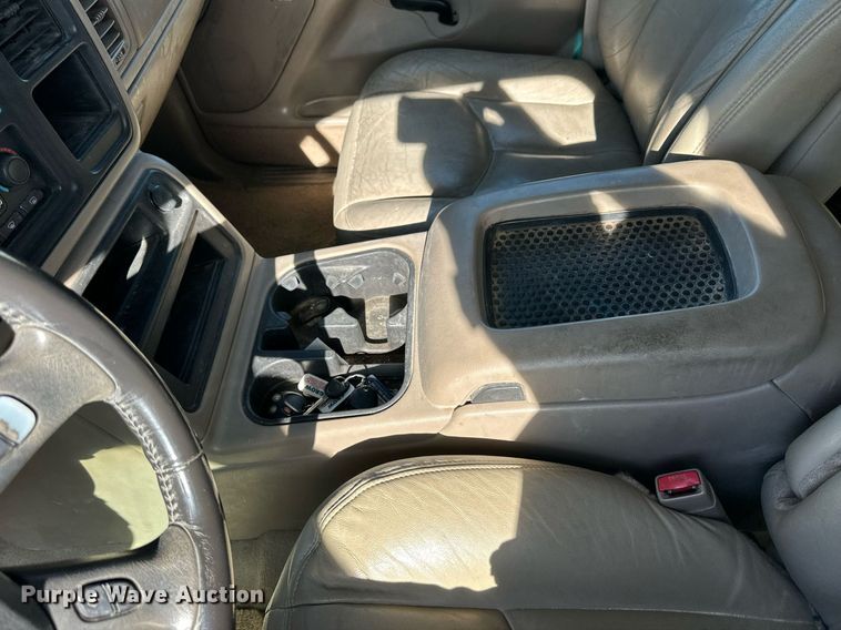 image for item OK9177 2004 Chevrolet Suburban  SUV