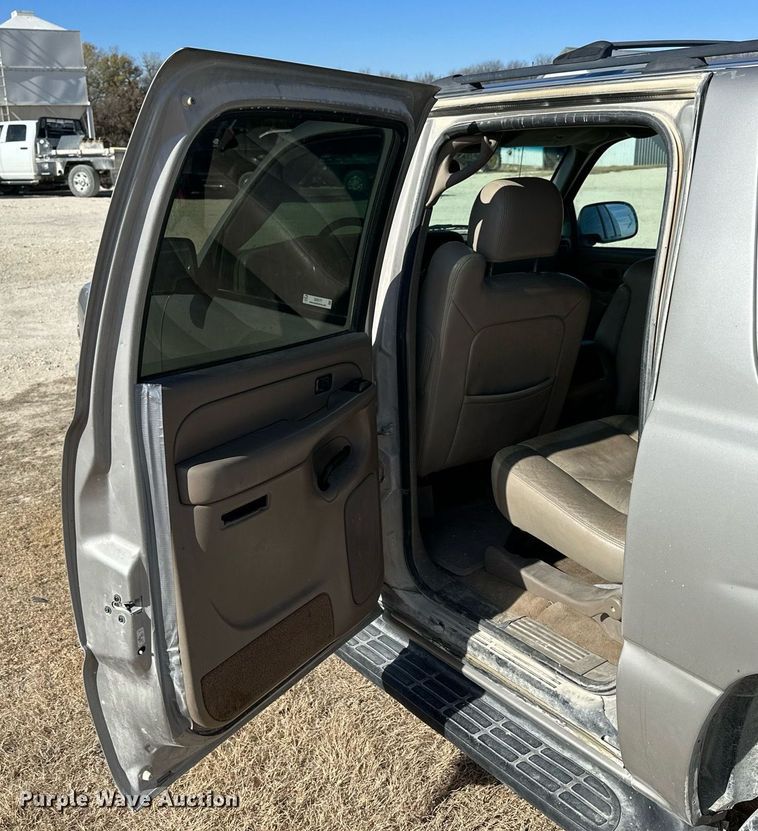 image for item OK9177 2004 Chevrolet Suburban  SUV